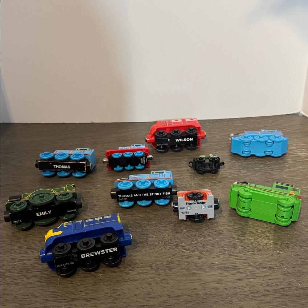 Thomas and friends wooden and plastic trains magnetic lot of 10 piece different - Picture 3 of 3
